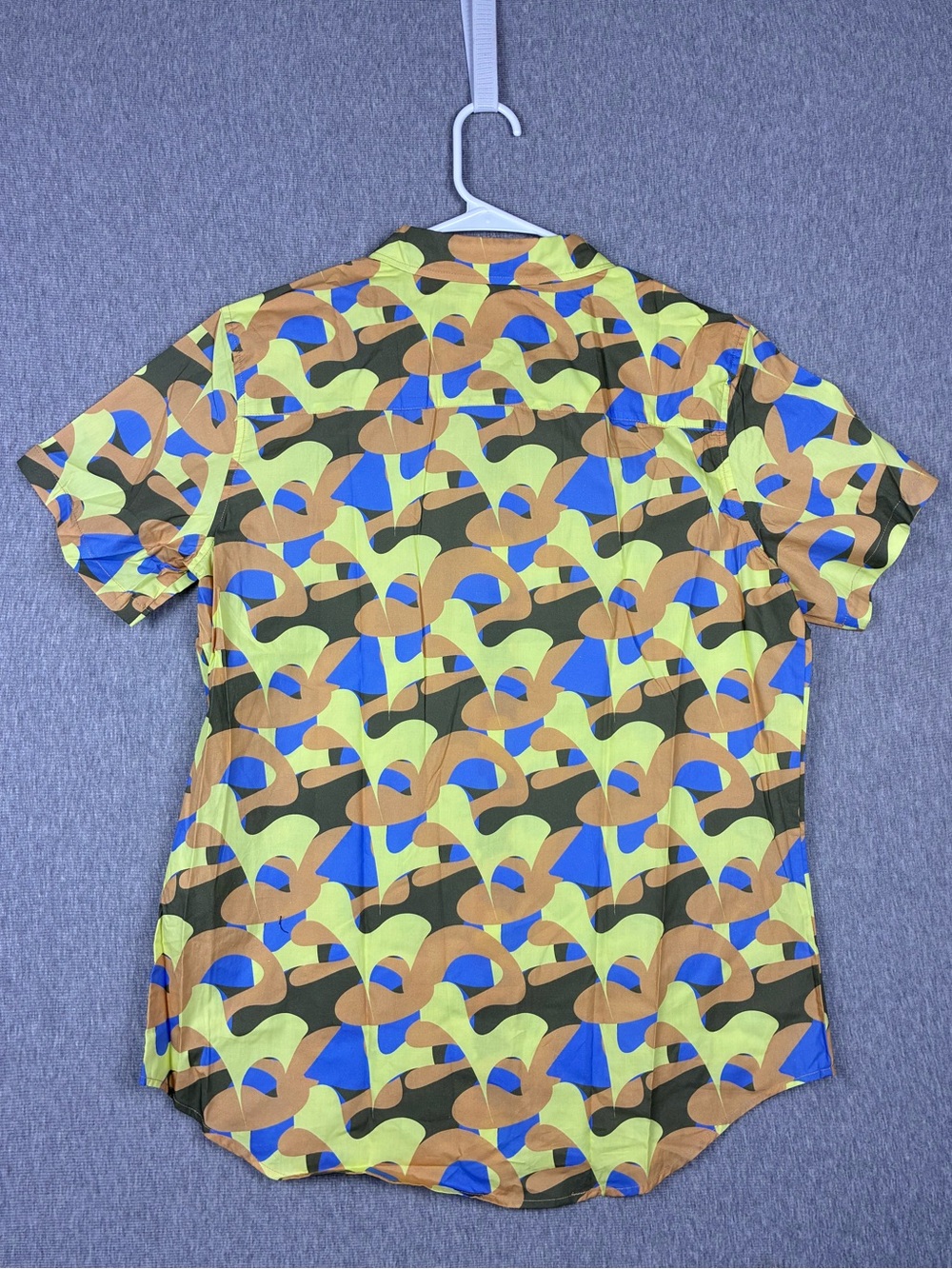 Wildfang The Essential Short Sleeve Button Up - featuring a vibrant neon camo - Picture 4 of 5